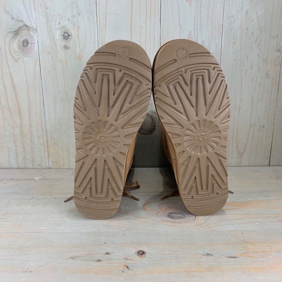 UGG CLASSIC SHORT LACE UP BOW BOOTS chestnut us 7 nib